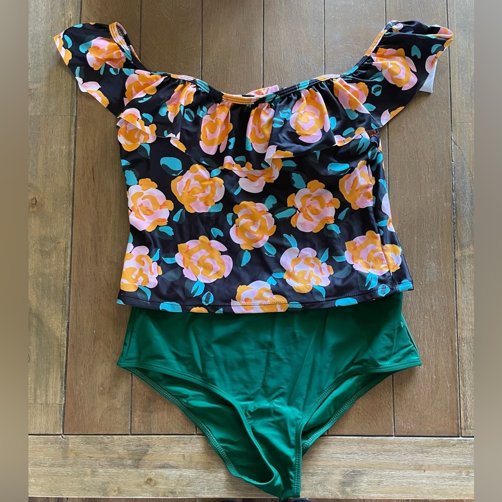 Coeur de Vague floral off-shoulder tankini, size L